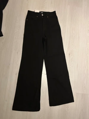 Svarta jeans - Svarta oanvända jeans 