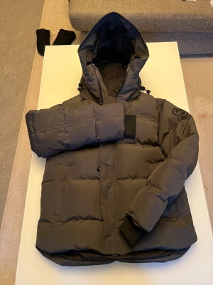 Macmillan canada goose grå black badge - Grå black badge macmillan. Skriv för intresse och bilder. 