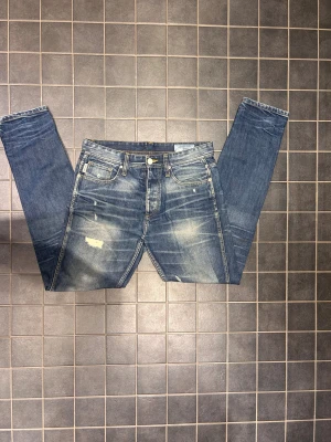 Jack and Jones jeans  - Säljer de här jätte snygga Jack and Jones jeansen i storlek W31 L34 och sitter slimfit, de har både svin snygg tvätt och jätte snygga slitningar! Priset är inte fast utan går att diskutera!