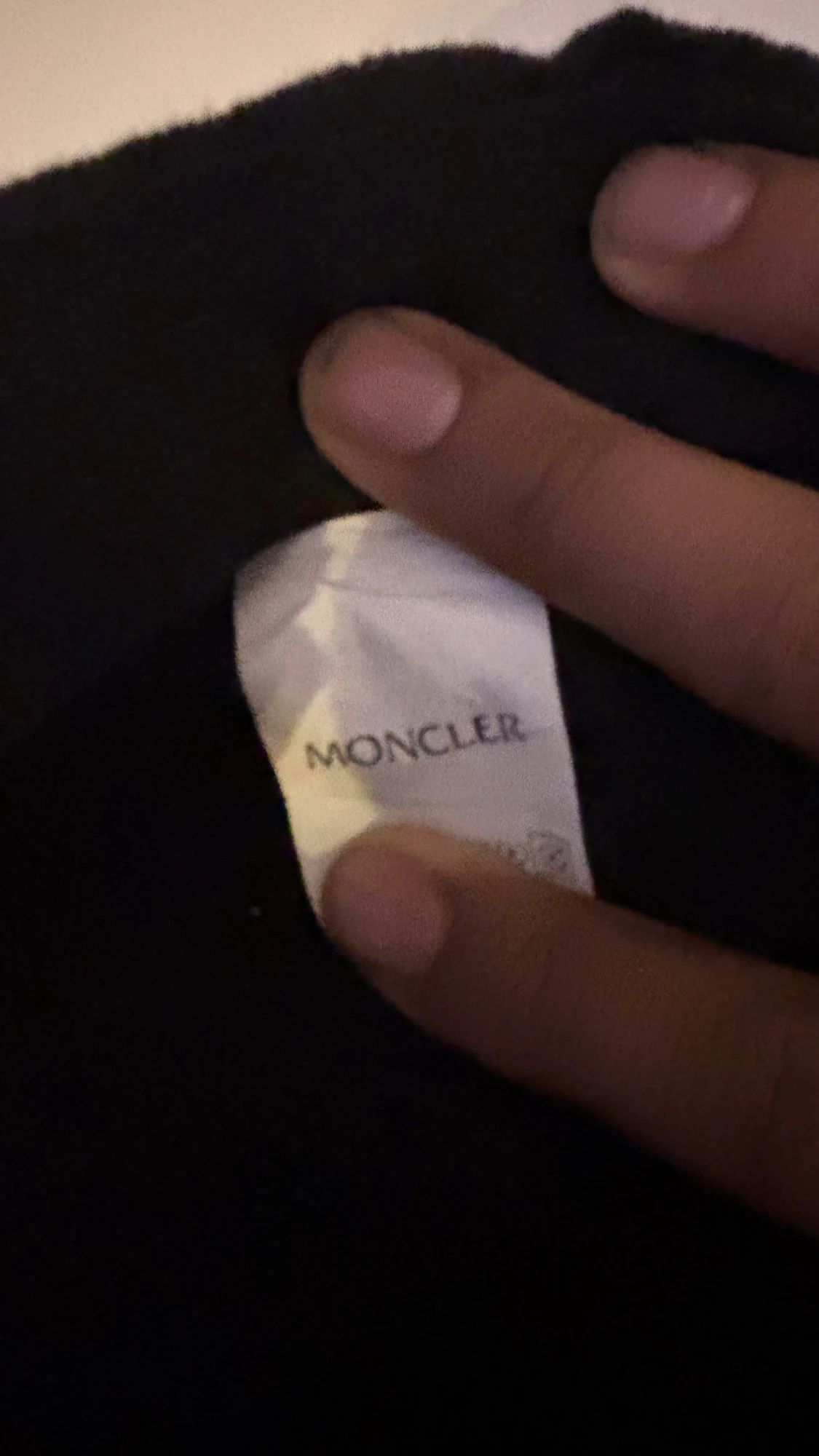 Svart Moncler keps med broderad logga - 3