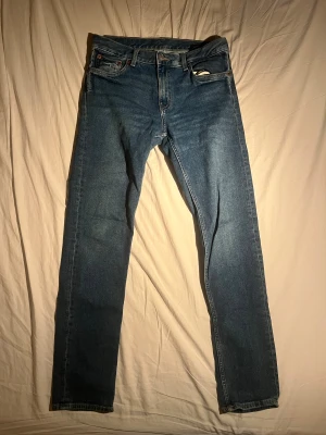 MTWTFSS Weekday / Friday Cricket Blue - Säljer denna blå Weekday jeansen i storlek W31/L32 då de inte längre används. Befinner sig i nytt skick med inga skador. Tveka inte på att ställa frågor!