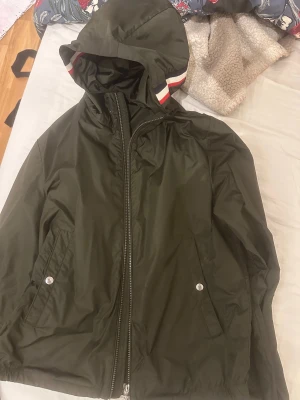 Moncler Grimppeurs dunjacka mörkgrön - Äkta Gimpeurs windbreaker jag är down för både bud och trades det är bara att kontakta.       Nypris: 12 000