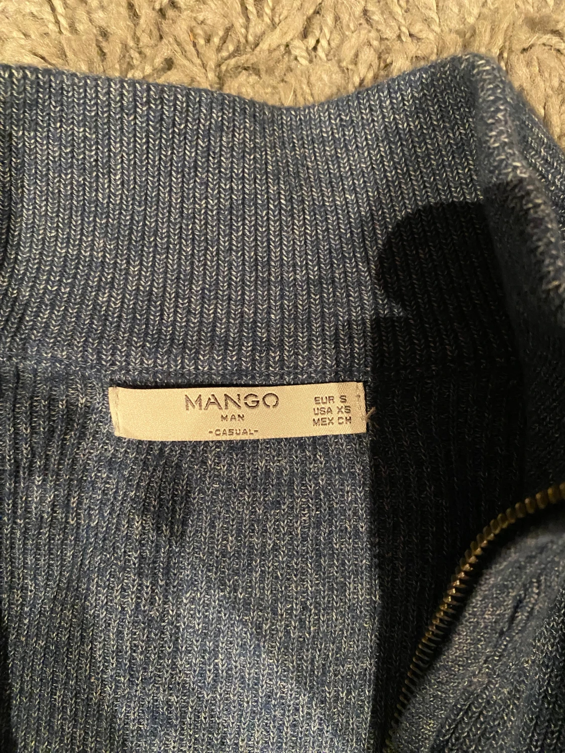 Mörkgrå stickad kofta från Mango - 1