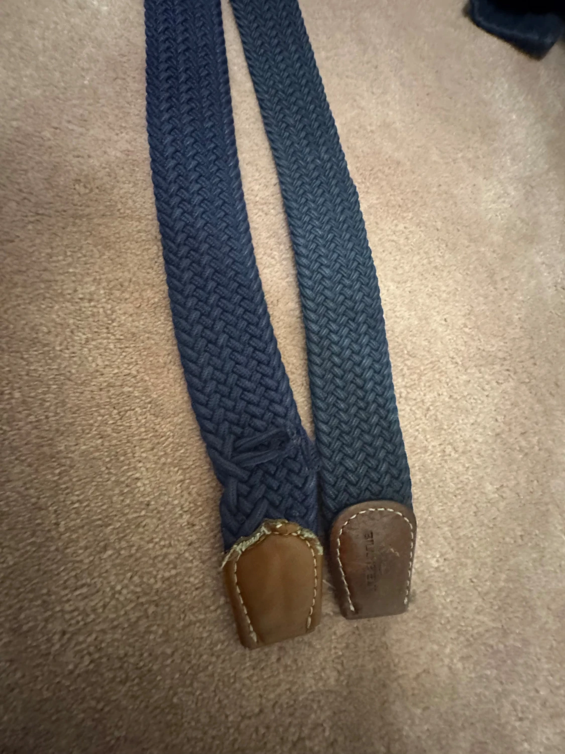 Två blå flätade bälten - 1