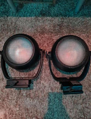 Litecraft MarsX 1 ( 1 par ) - Scen ljus ( Varmt ljus ) Begagnad värde 6000kr   Light source: 1x 250 W RedShift LED array Colour temperature: 2700 K Beam angle: 60° Control: DMX (3/4/5/6 channels) Automatic programs Master / Slave Cooling: Temperature controlled ventilation Connections: DMX input and output: XLR five-pole IP65 Power input and output: PowerTwist TR1 Power supply: 100 - 240 V ~ 50/60 Hz Power consumption: 1.2 A at 230 V Black aluminium die-cast housing Dimensions: 380 x 371 x 188 mm (with bracket) Weight: 10kg