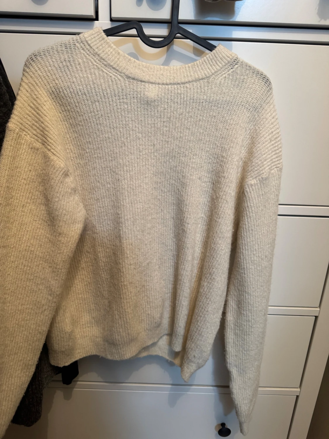 Beige stickad tröja från H&M