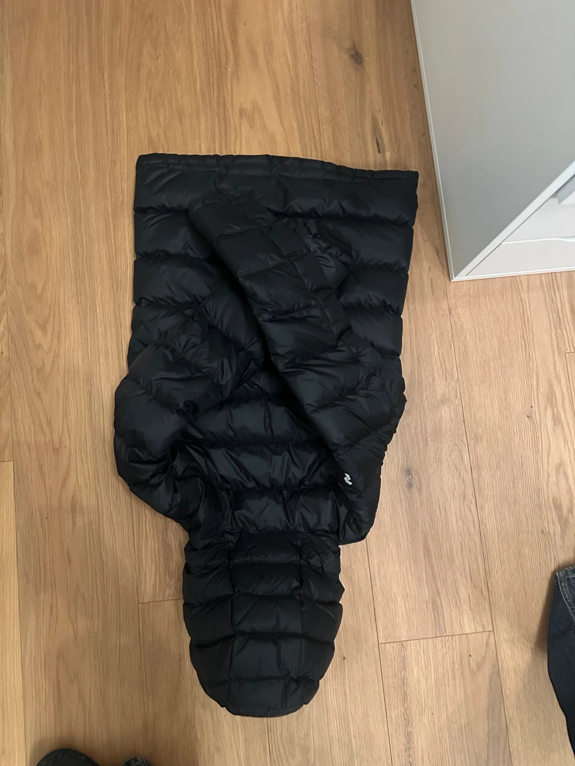 Svart dunjacka Peak Performance S - 1