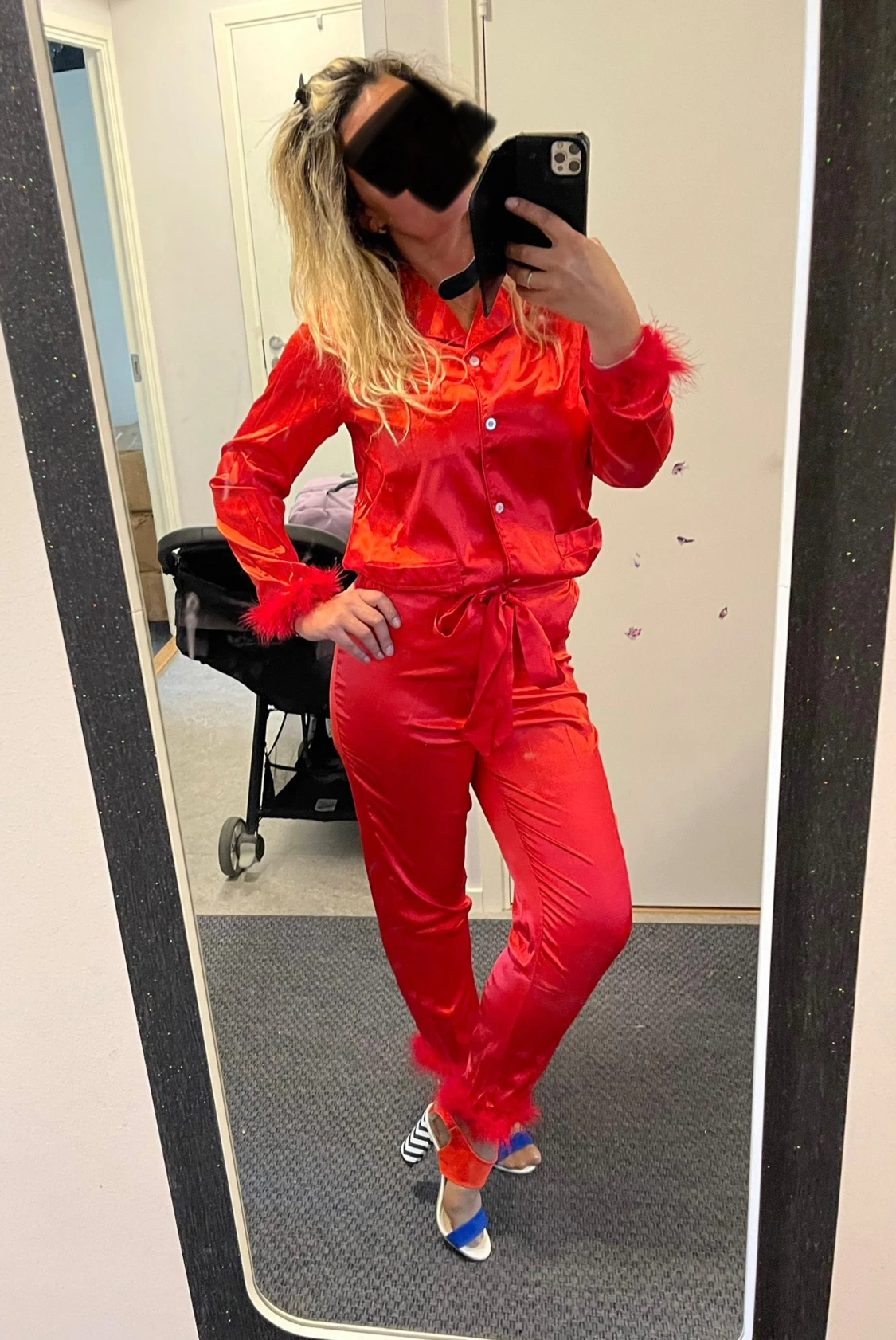 Röd pyjamas med fjädrar - 1