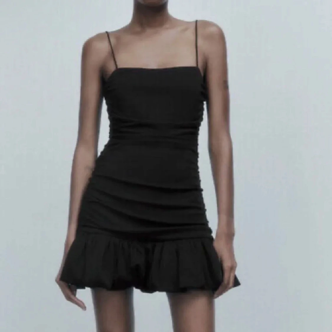 Svart kort festklänning  - 1