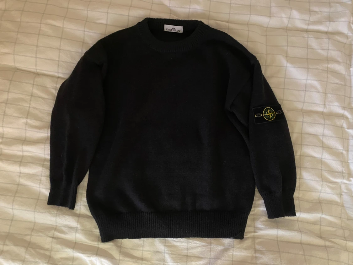 Svart stickad Stone Island tröja