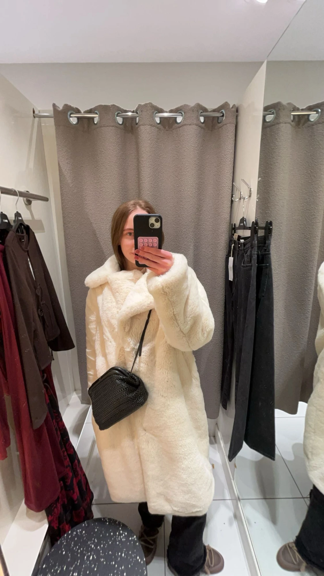 En mysigt vinterjacka i fuskpäls.