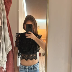 Svart broderad blus  - Inga fläckar använt en gång