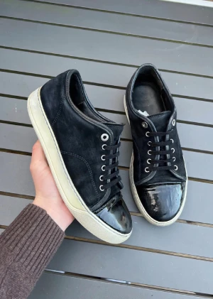 Lanvins  - Säljer dessa sjukt feta lanvins! Size UK 6 motsvarar 40-41! Skick 8/10 begagnade men bra skick. Originalbox ingår! Hör av dig vid minsta lilla!🤩