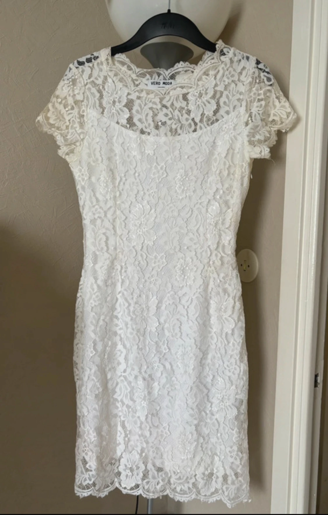 Vit spetsklänning från Vero Moda 
