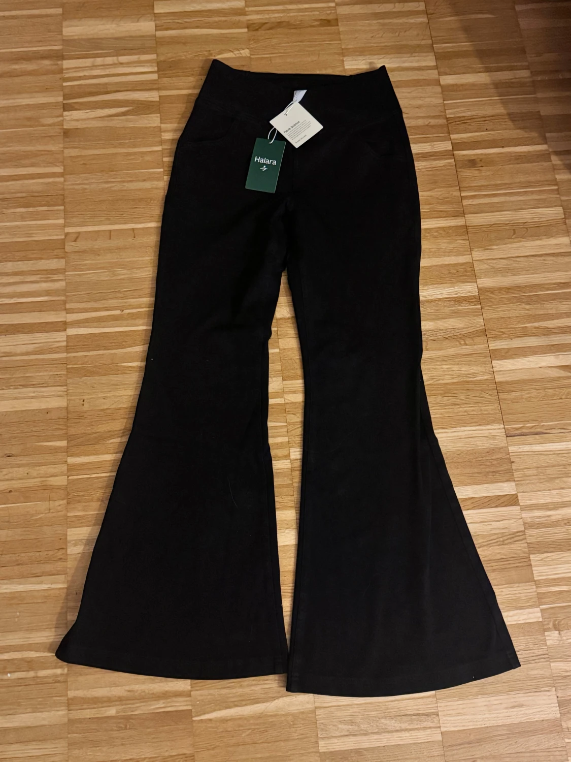 Svarta bootcut byxor från Halara