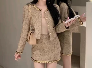 Set jacka och kjol  - Midja mått 70.   ,kjol längd 36.   , jacka längd 40