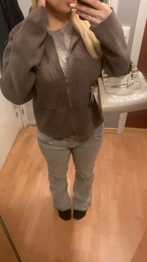 Brun kofta/kappa - Brun kofta/kappa som ej kommer till användning 