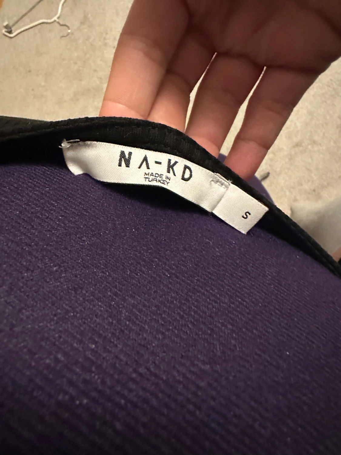 Svart oneshoulder topp från NA-KD - 3