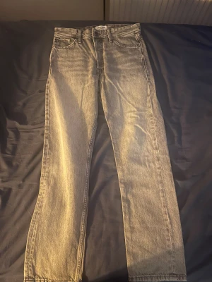Jack&jones jeans - Riktigt sköna och stilrena jeans som passar perfekt för dig som vill ha en lite mer stilren look. Dem passar inte mig längre därför att de är för korta för mig 