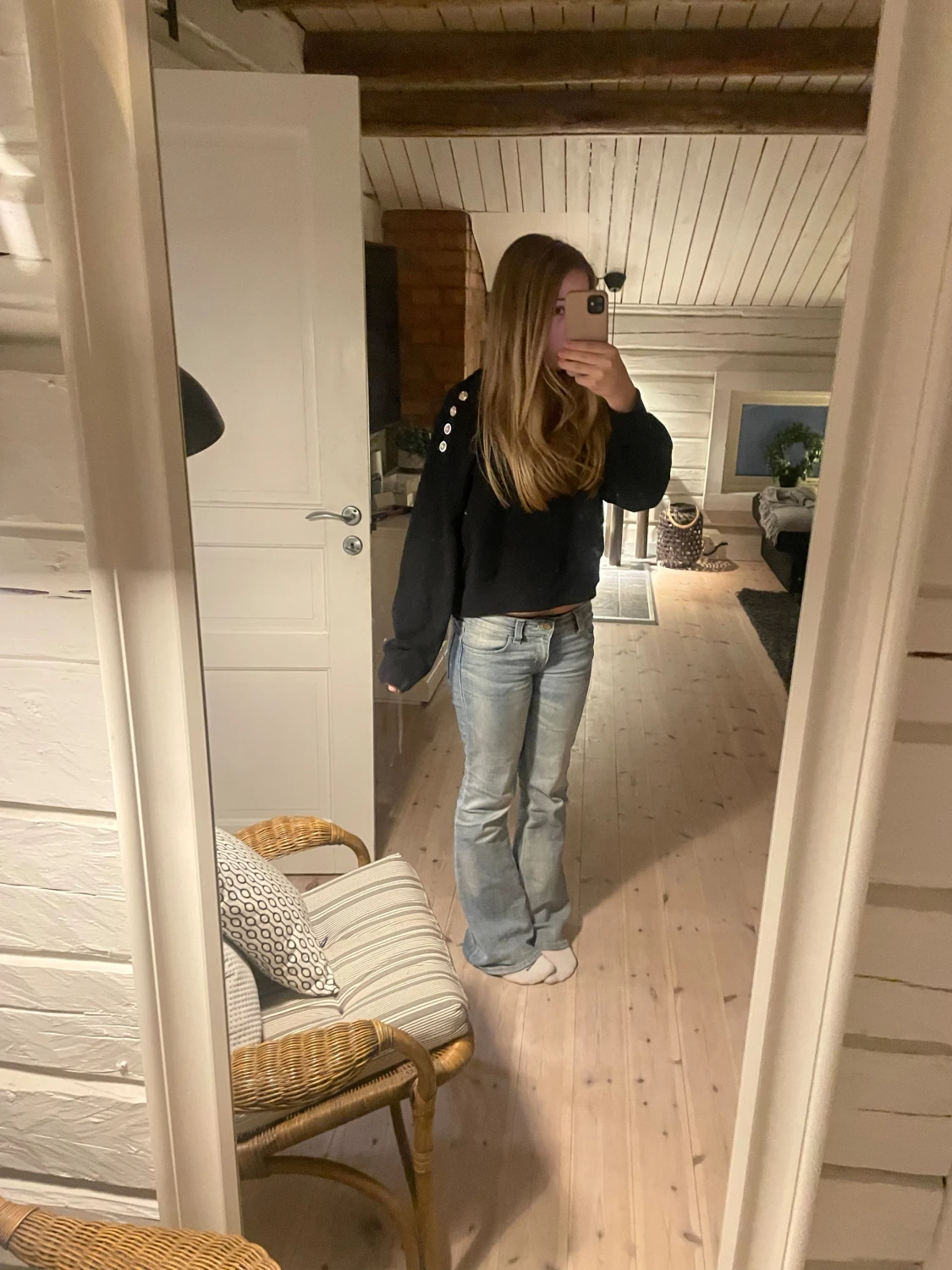 Svart tröja med guldknappar - 1