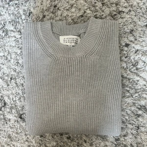 Maison Margiela tröja - Säljer min maison margiela tröja i storlek S