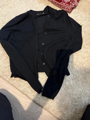 Super fin svart kofta  - Säljer denna då den inte kommer till andvändning❣️