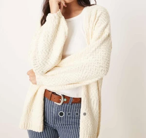 Stickad kofta - ASOS design - Gräddvit, stickad och öppen kofta i texturerat garn