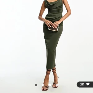 Midiklänning från Asos 36 - Klänning från Asos som är figursydd. I nyskick, använd endast några få timmar. I storlek 36 som motsvarar S.