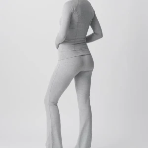 Ginatricot - Soft touch zip jacket med leggings - Matchande grå ser från Ginatricot i färgen grå. Zip jacket är i st s, ops det är lite i st! Leggings är xs! Båda plagg har inte används mer än några gånger!