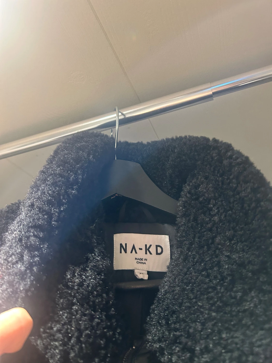 Svart teddyjacka från NA-KD