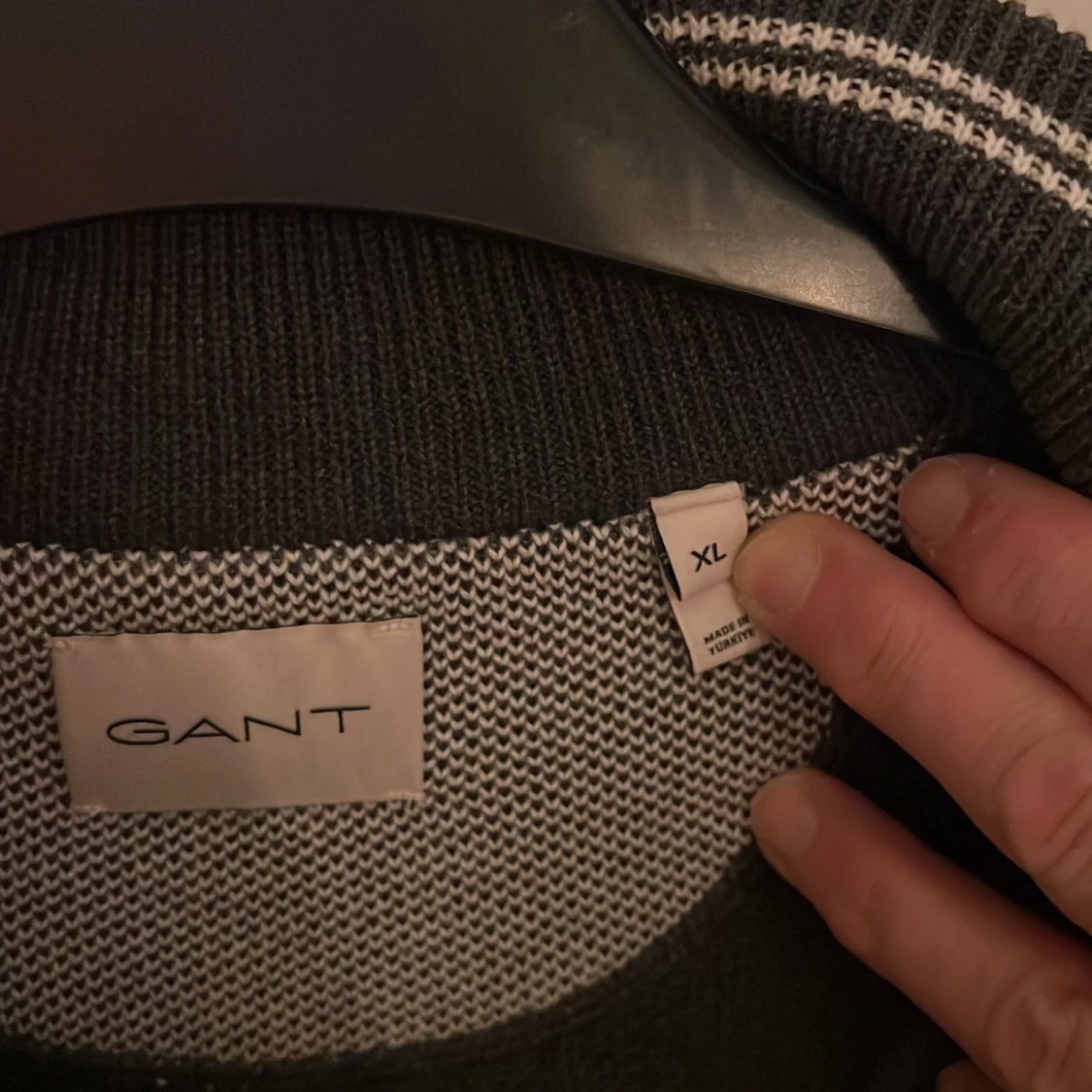 Svart stickad kofta från GANT XL - 1