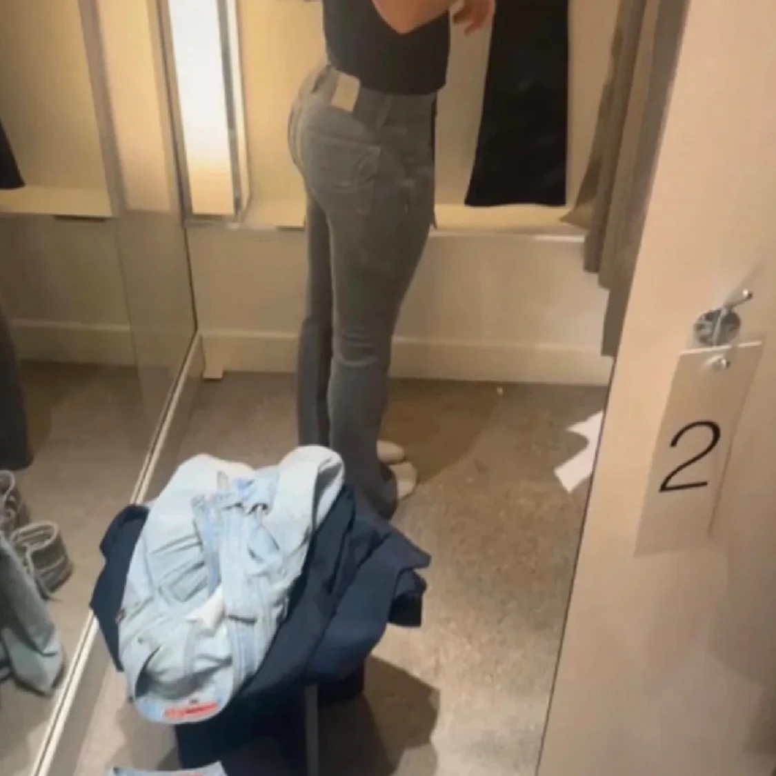 Grå bootcut jeans  - 1