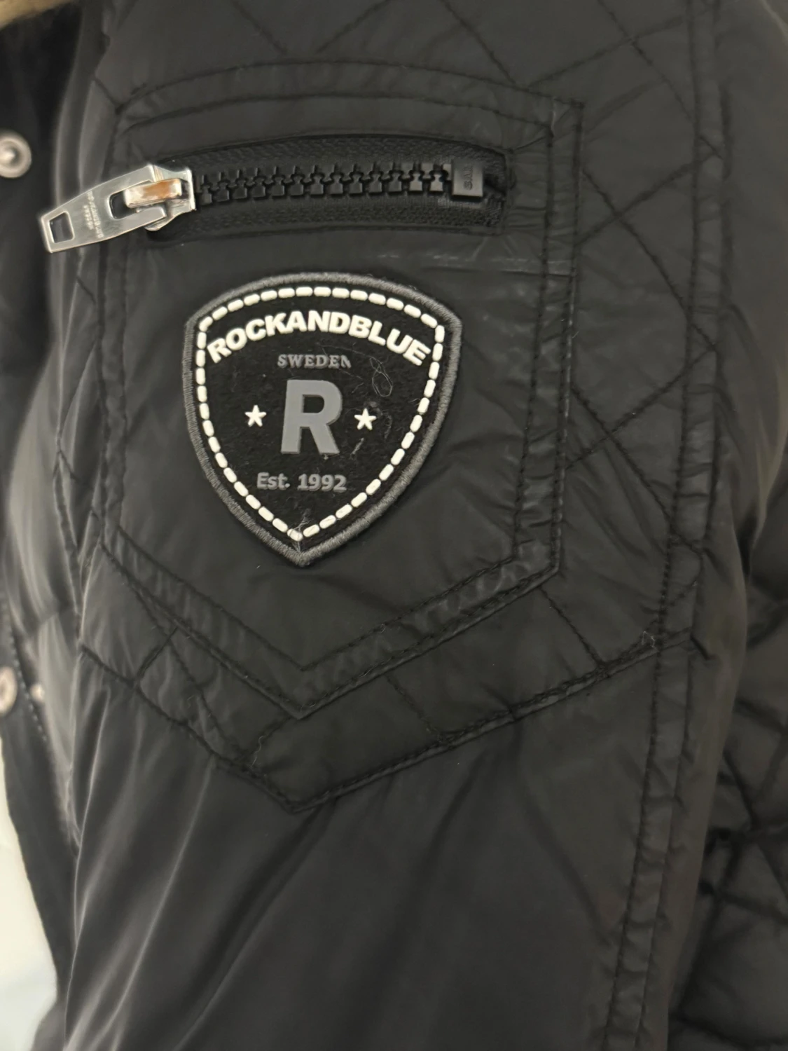 Svart lång Rockandblue dunjacka - 1