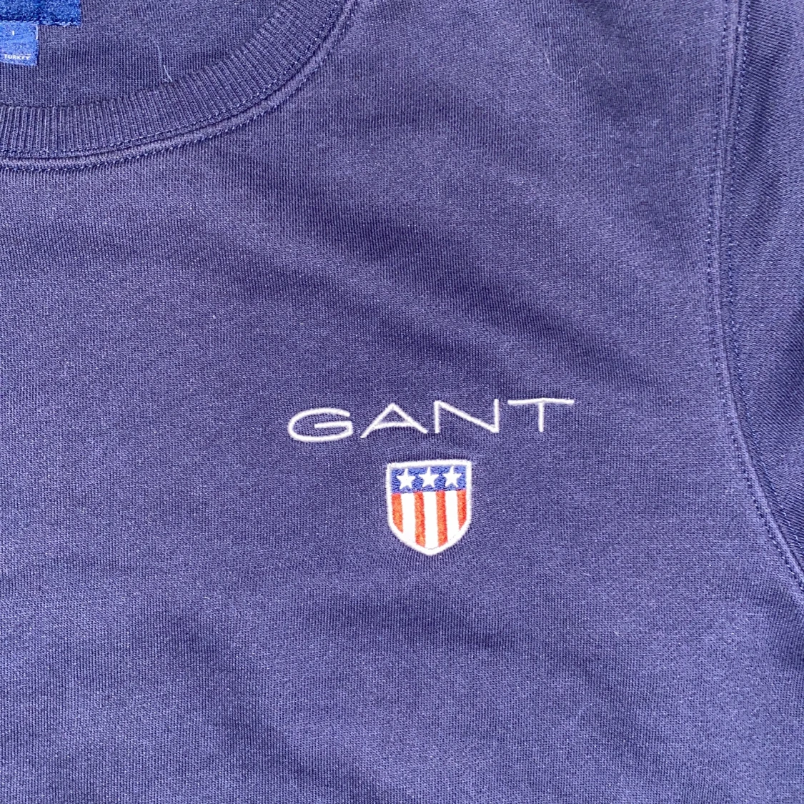 Mörkblå sweatshirt från GANT - 1