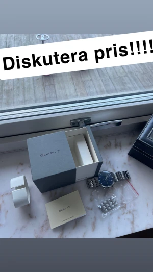GANT herrklocka med blå urtavla - Kommer med allt boxen och extra delar om den är för liten. Vi kan diskutera pris. 