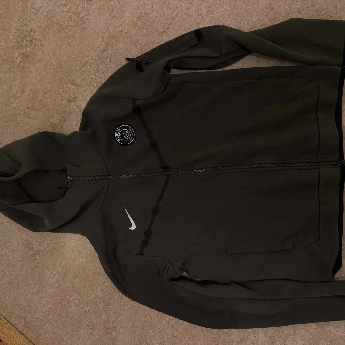 Grön Nike PSG vindjacka med huva - 1