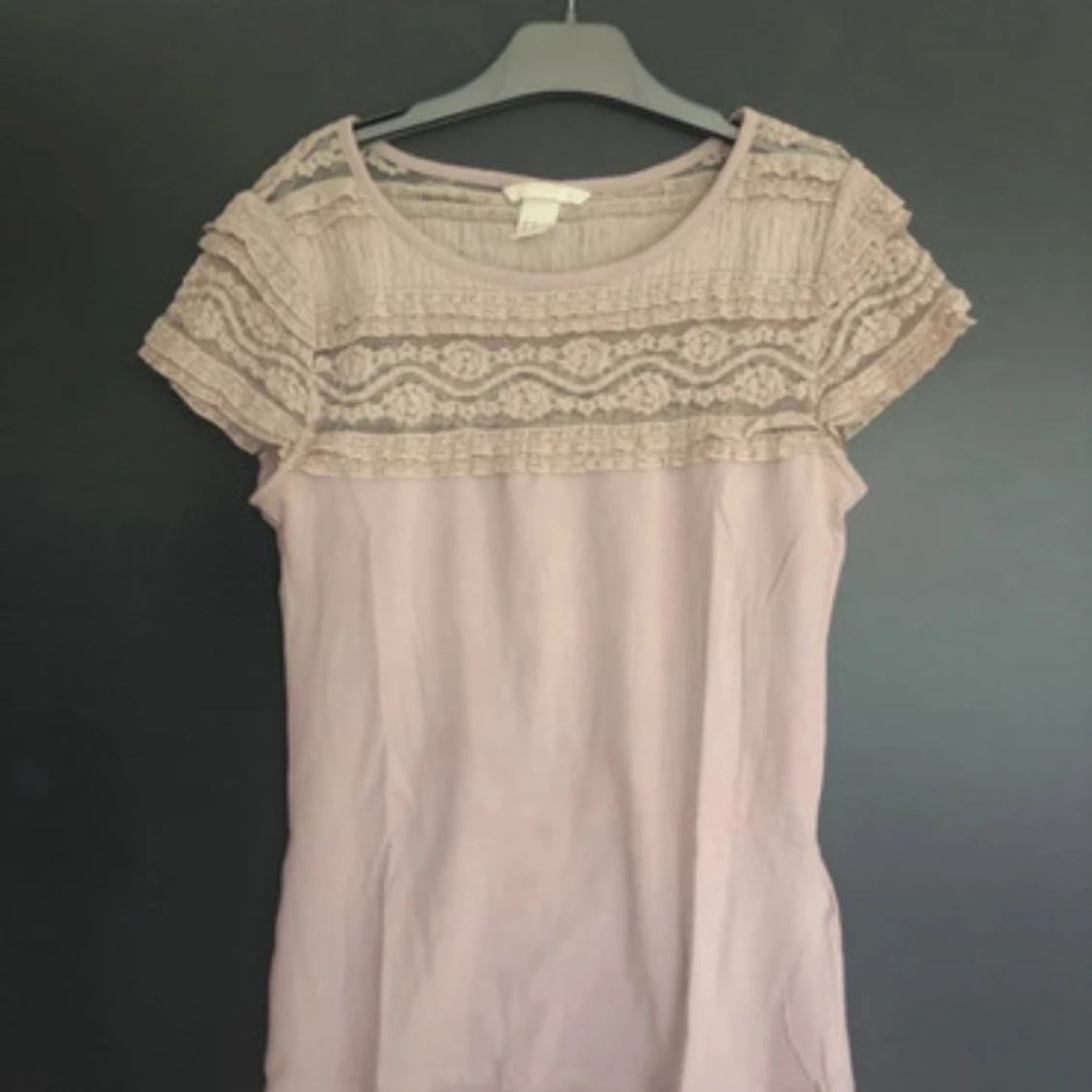 Ljusrosa blus med spets från H&M - 1