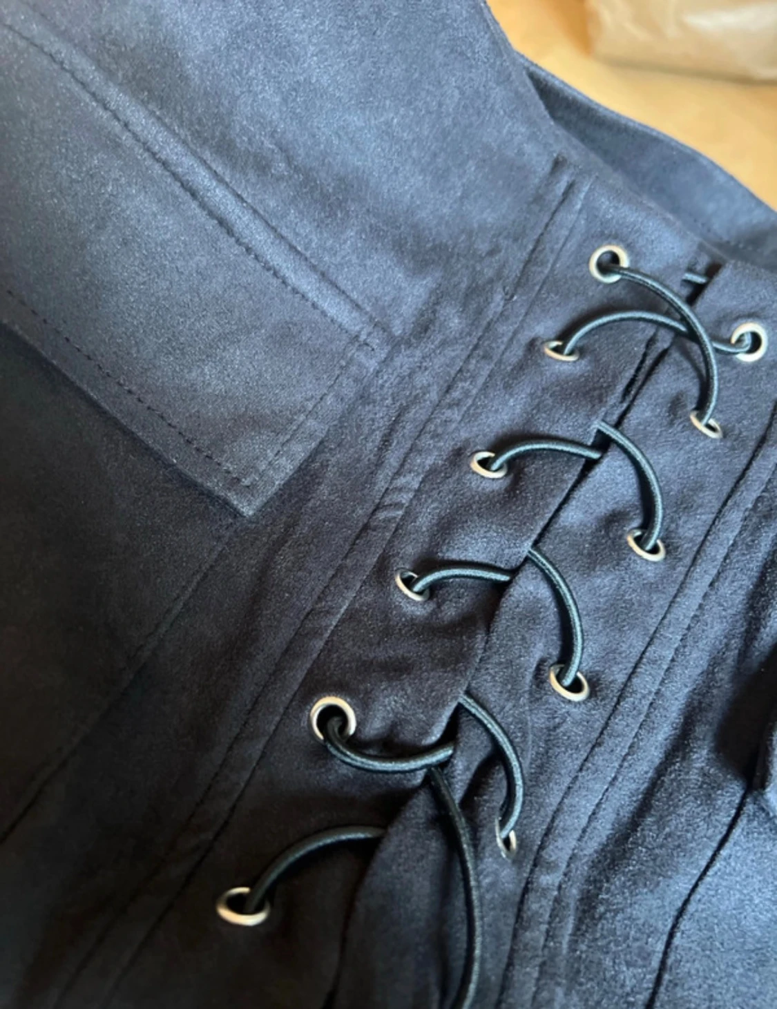 Svart kjol med snörning - 1