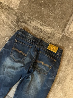 Vintage ”Dry Japan” Nudie Jeans - Slim Jim - Säljer mina tvär feta slim jim’s i strlk 30/32, modellen är slim jim (slim fit säger sigsjälvt) i washed/materialet ”dry japan”👏 skriv ifall ni har några som helst frågor🫡