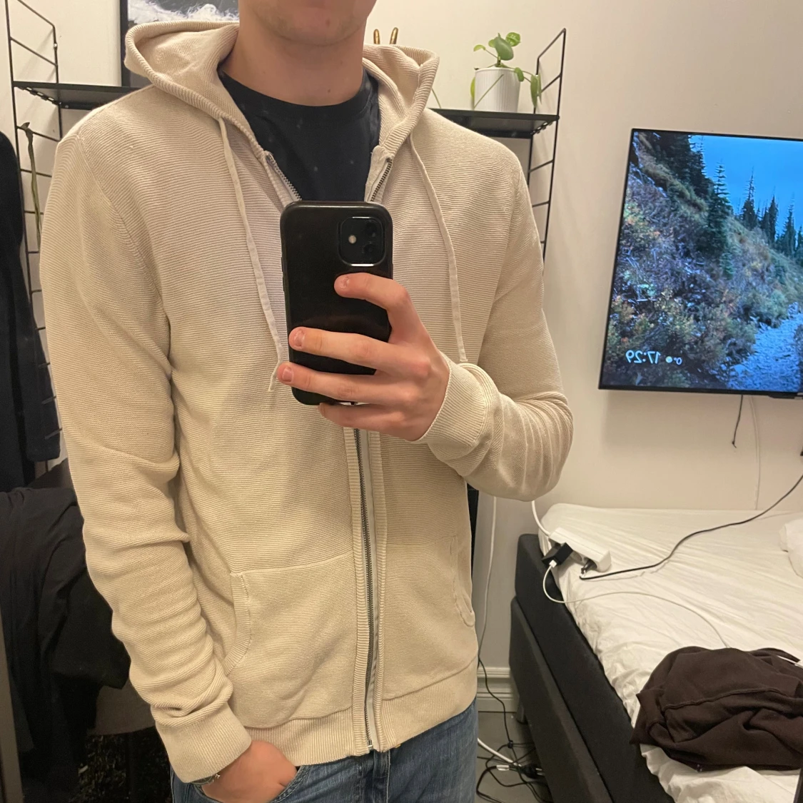 Beige hoodie med dragkedja och huva
