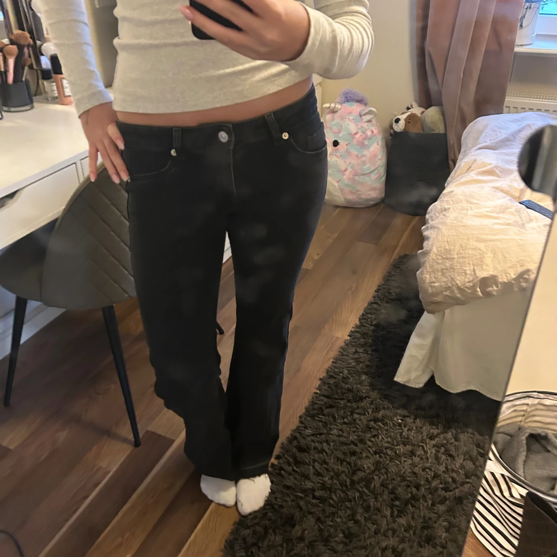 Svarta bootcut jeans låg midja