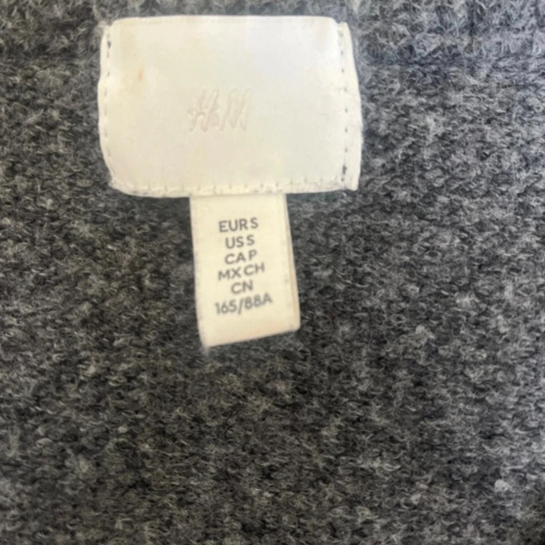 Grå stickad tröja - 2