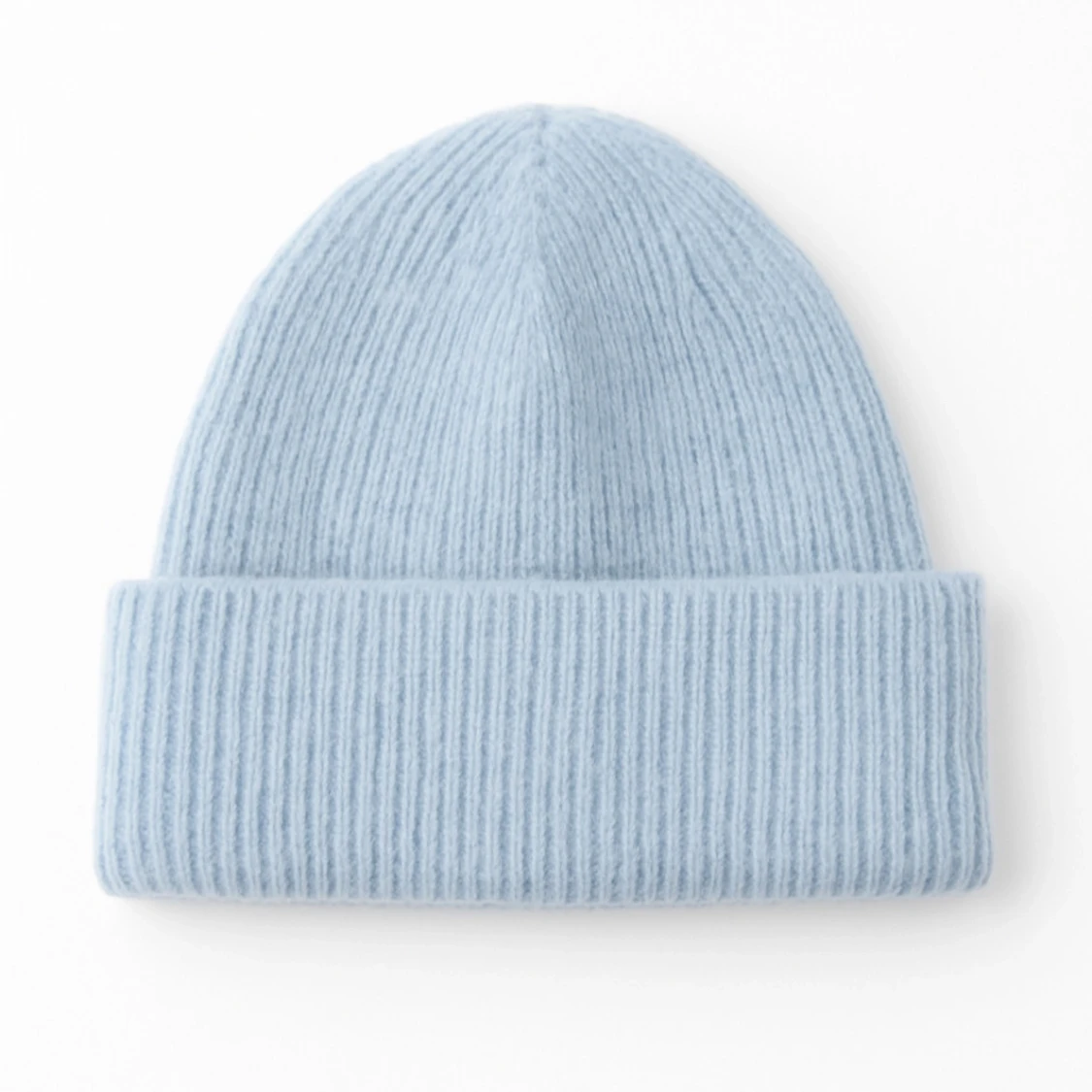 Ljusblå ribbad stickad mössa