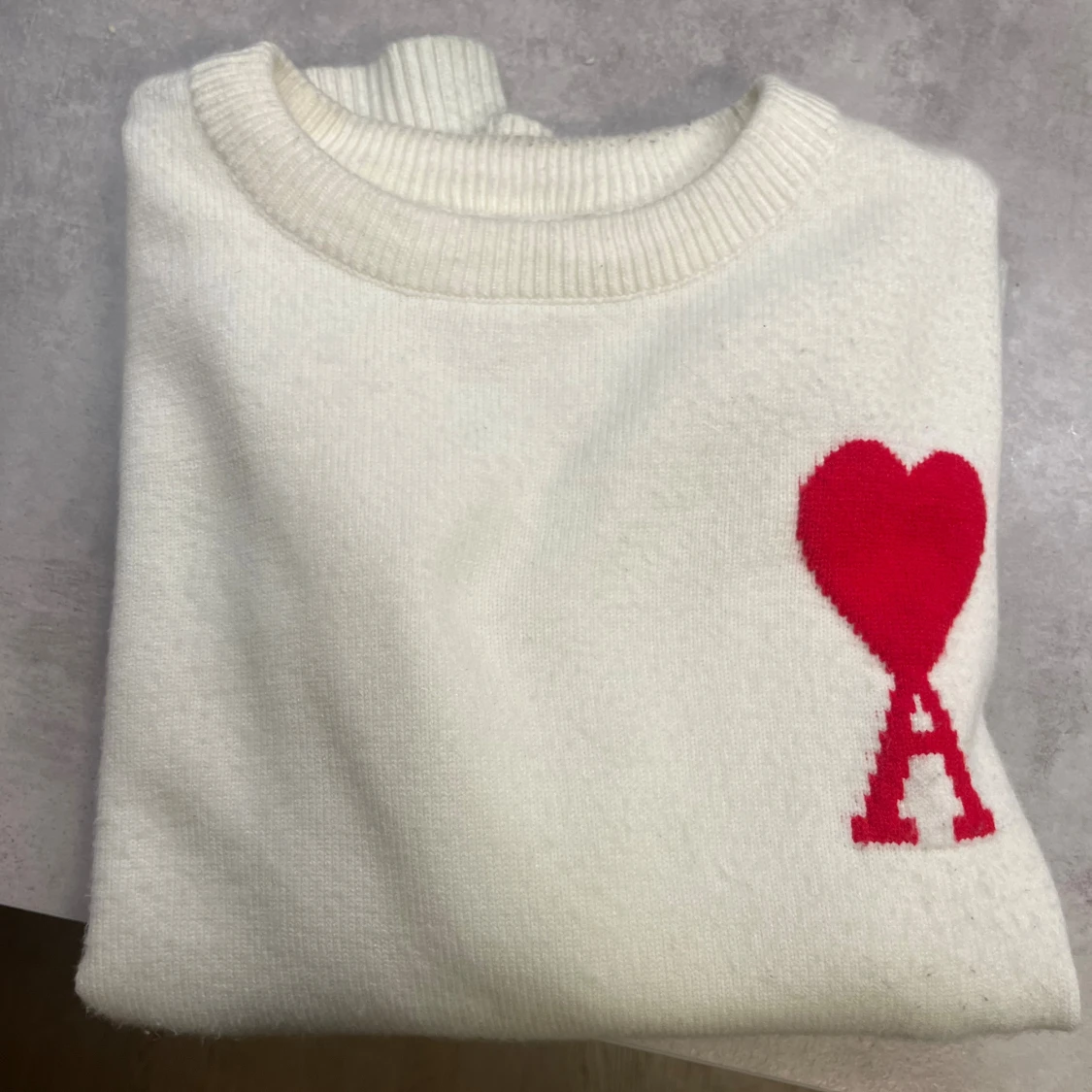 Vit stickad tröja från Ami Paris