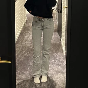 Bikbok jeans - Säljer dessa jeans från bikbok! Jättebra skick, stl 24/32💕