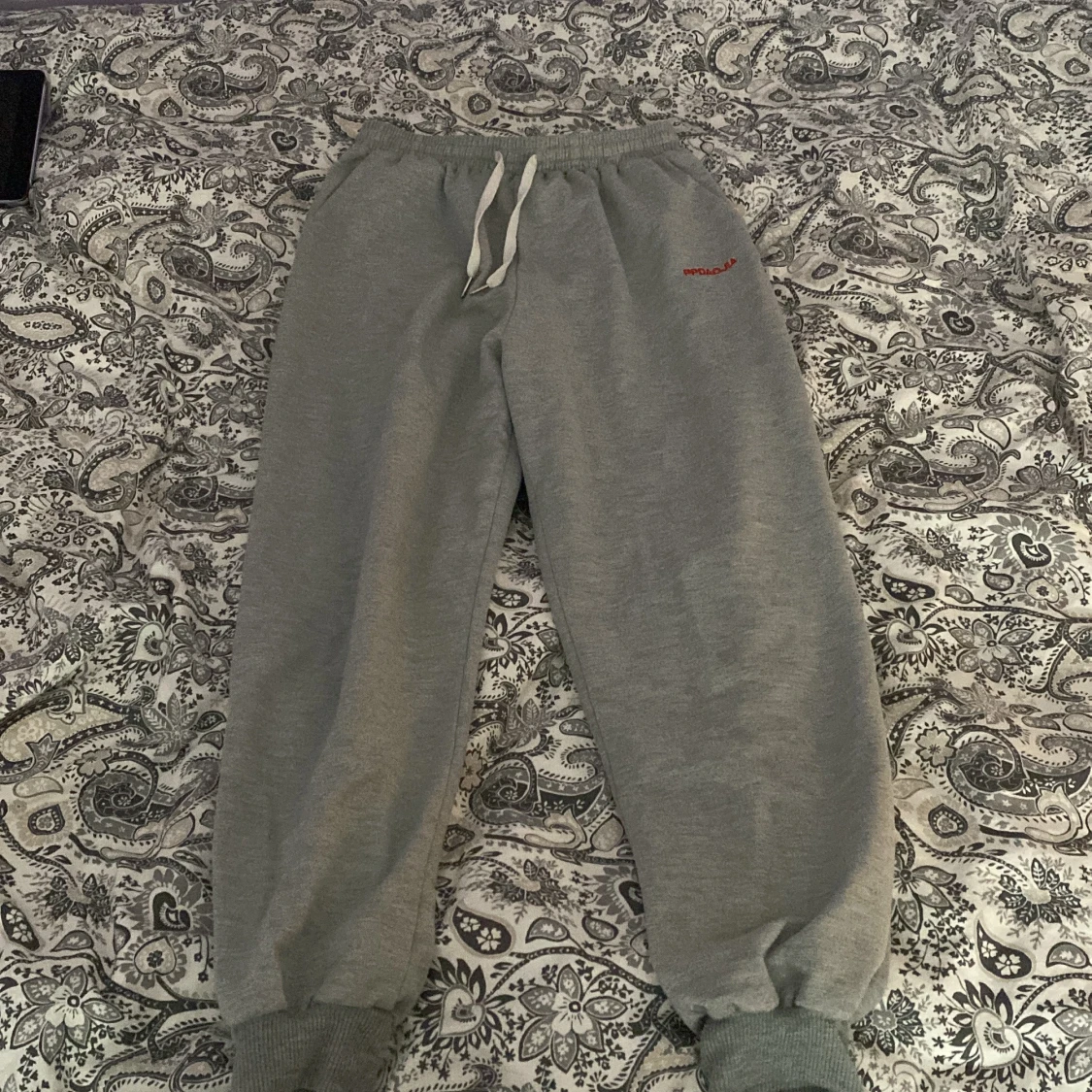 Grå mjukisbyxor med snörning - 3