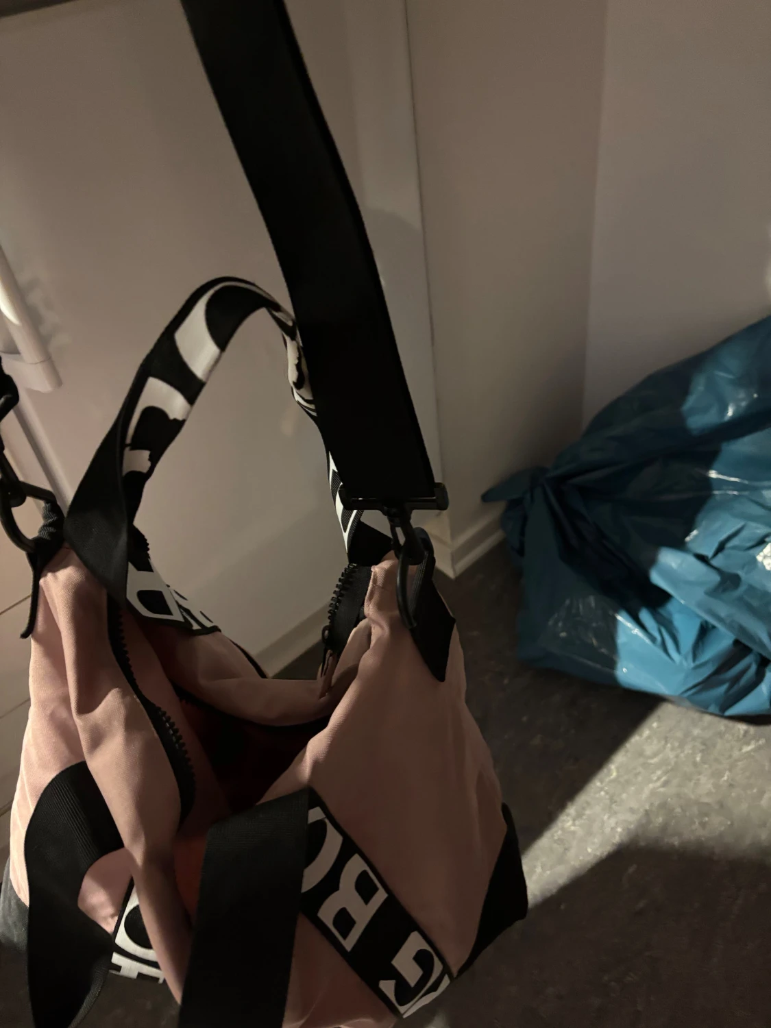 Rosa axelväska från Björn Borg - 2