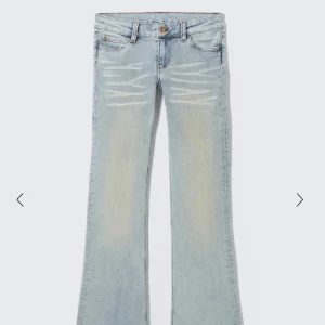 Weekday jeans - Jättefina lågmidjade jeans från weekday! Superbra skick.