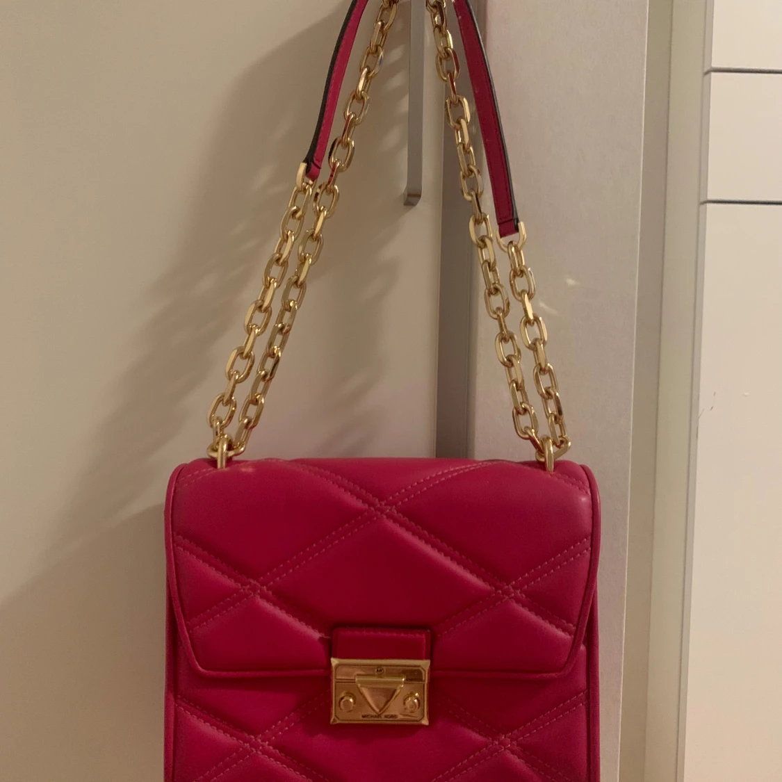 Michael Kors väska ”Serena” i Carmine Pink