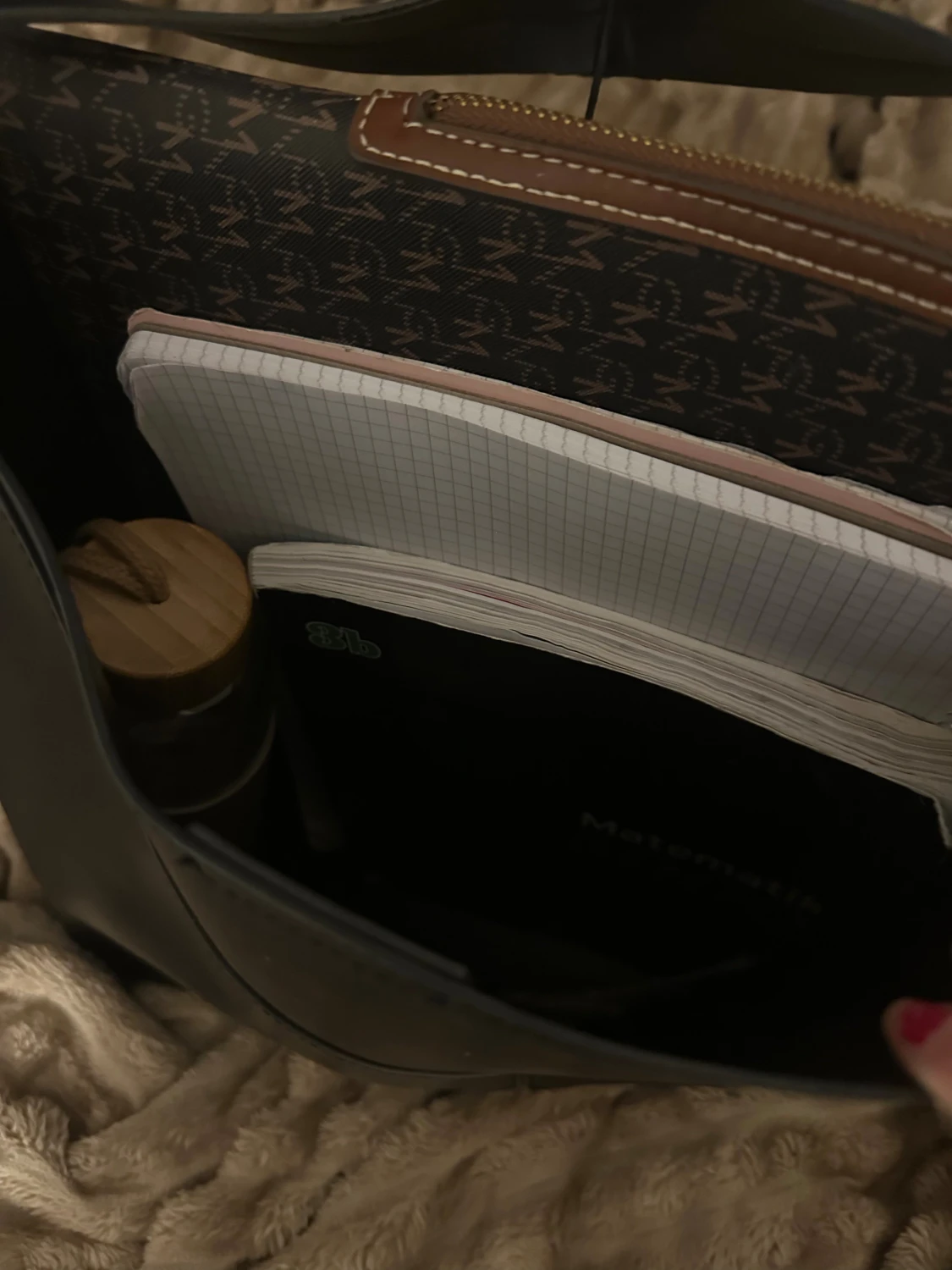 Svart axelväska i skinn - 1